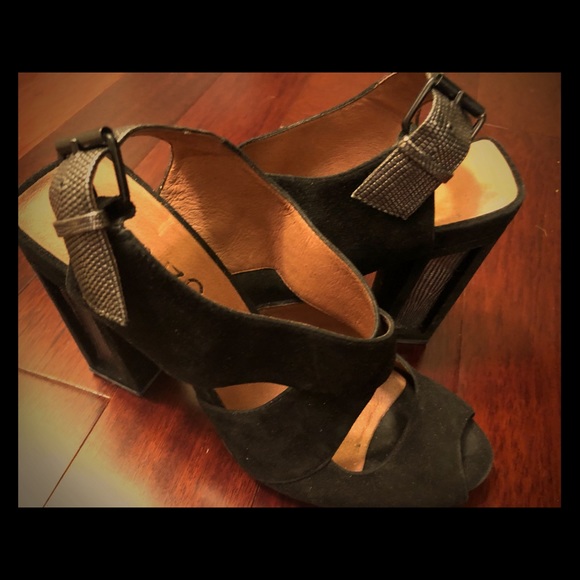 DSW 704b heels - Picture 2 of 7